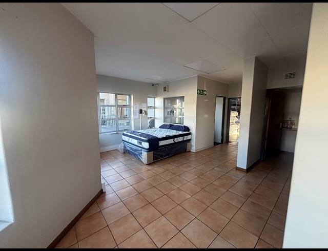 1,163M² WAREHOUSE TO LET IN PAROW INDUSTRIAL